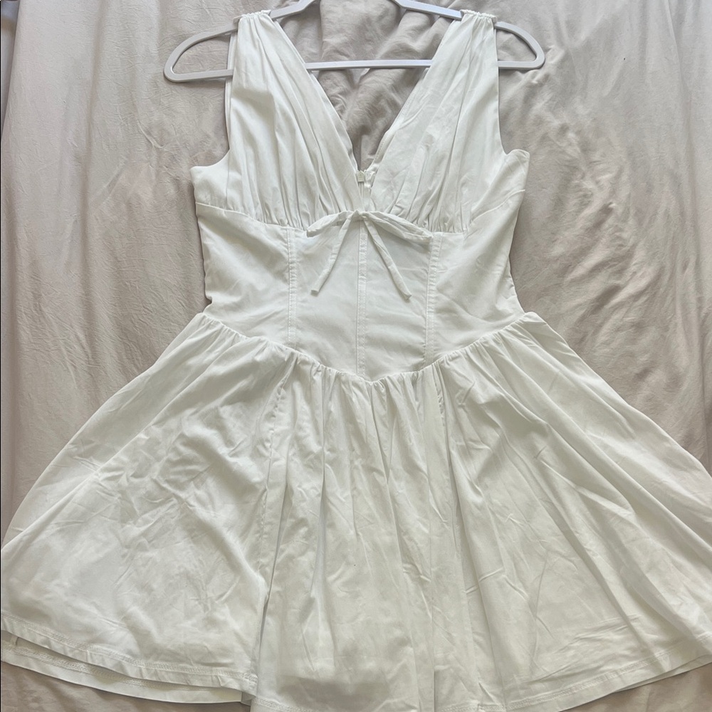 Elegant White Sleeveless Dress